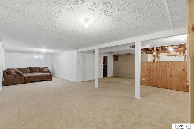 1135 E 2nd Street, Fremont, NE 68025
