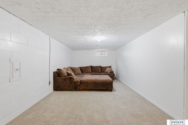 1135 E 2nd Street, Fremont, NE 68025