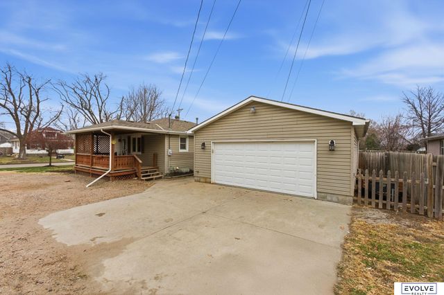 1135 E 2nd Street, Fremont, NE 68025