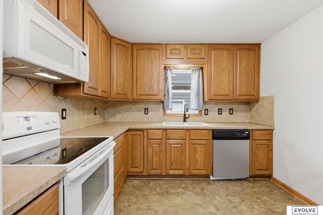 1135 E 2nd Street, Fremont, NE 68025