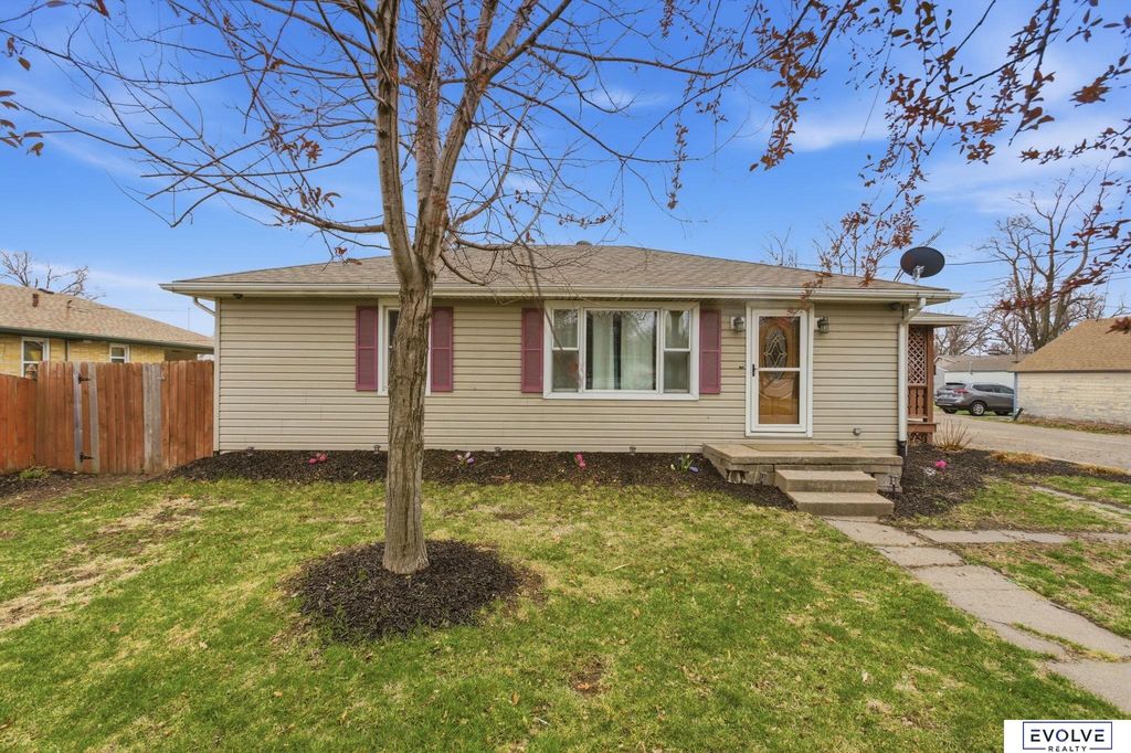 1135 E 2nd Street, Fremont, NE 68025