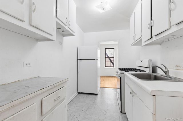 123-35 82nd Road 3N, Kew Gardens, NY 11415