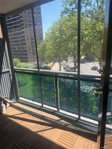98-05 63rd Road 4k, Rego Park, NY 11374