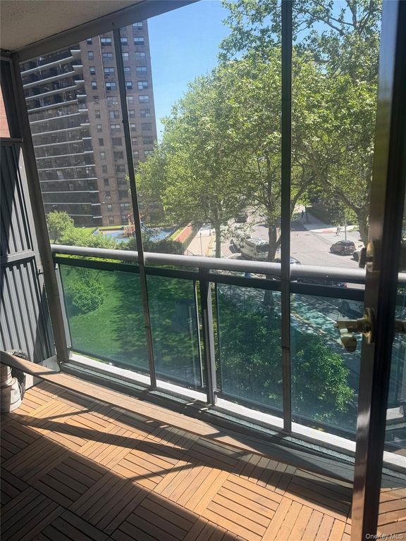 98-05 63rd Road 4k, Rego Park, NY 11374 — photo 5
