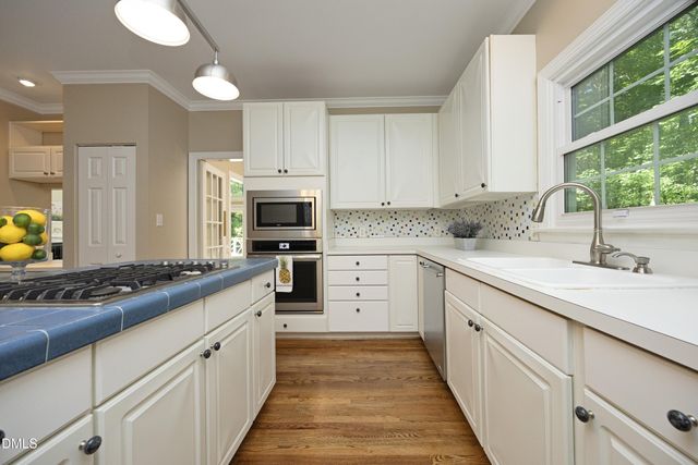 1121 Braswell Creek Point, Holly Springs, NC 27540