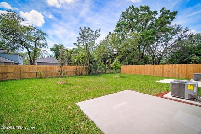 8918 FREE Avenue, Jacksonville, FL 32211