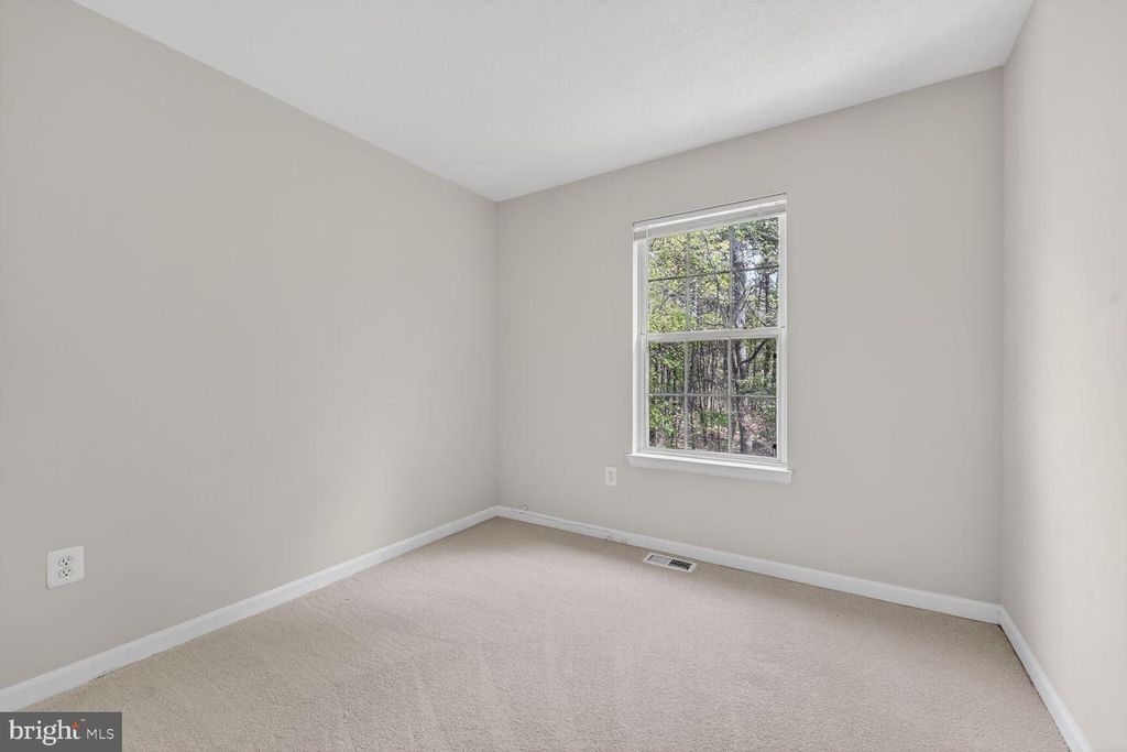 Image 12 of property listing at 1546 DEEP GORGE CT, Oxon Hill, MD 20745