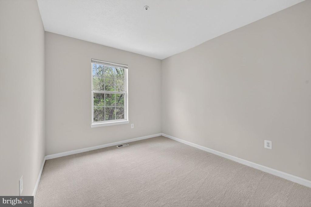 Image 13 of property listing at 1546 DEEP GORGE CT, Oxon Hill, MD 20745