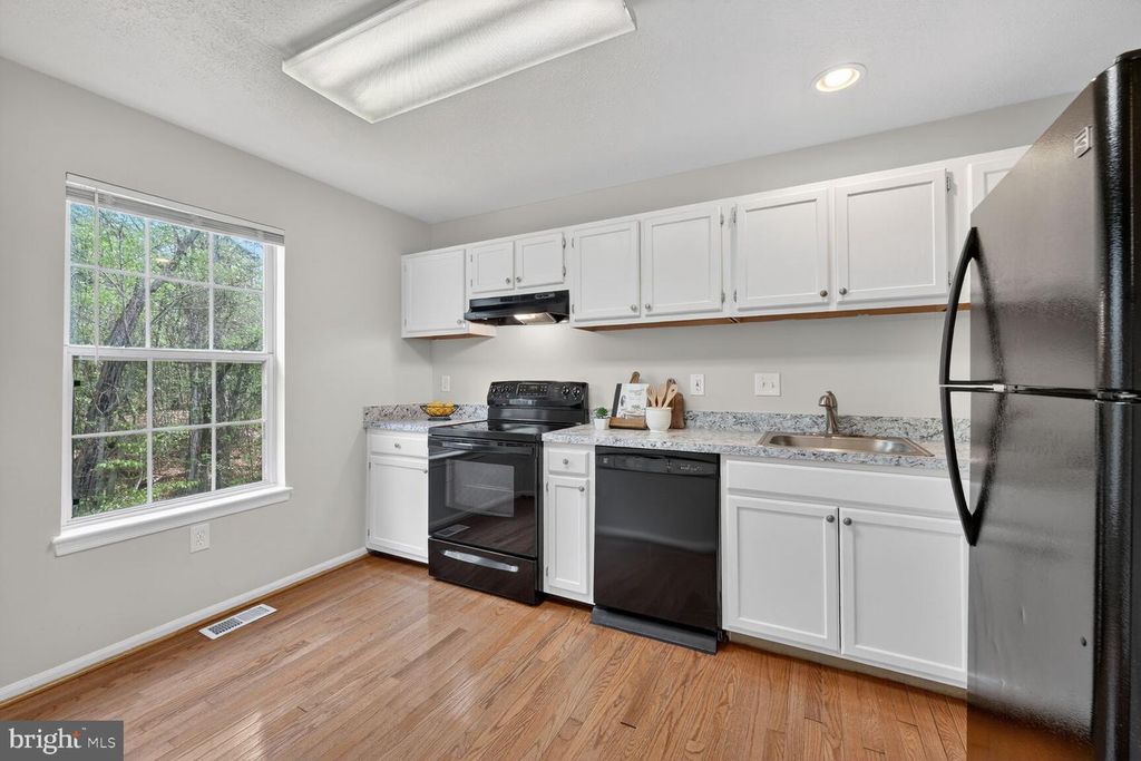 Image 4 of property listing at 1546 DEEP GORGE CT, Oxon Hill, MD 20745