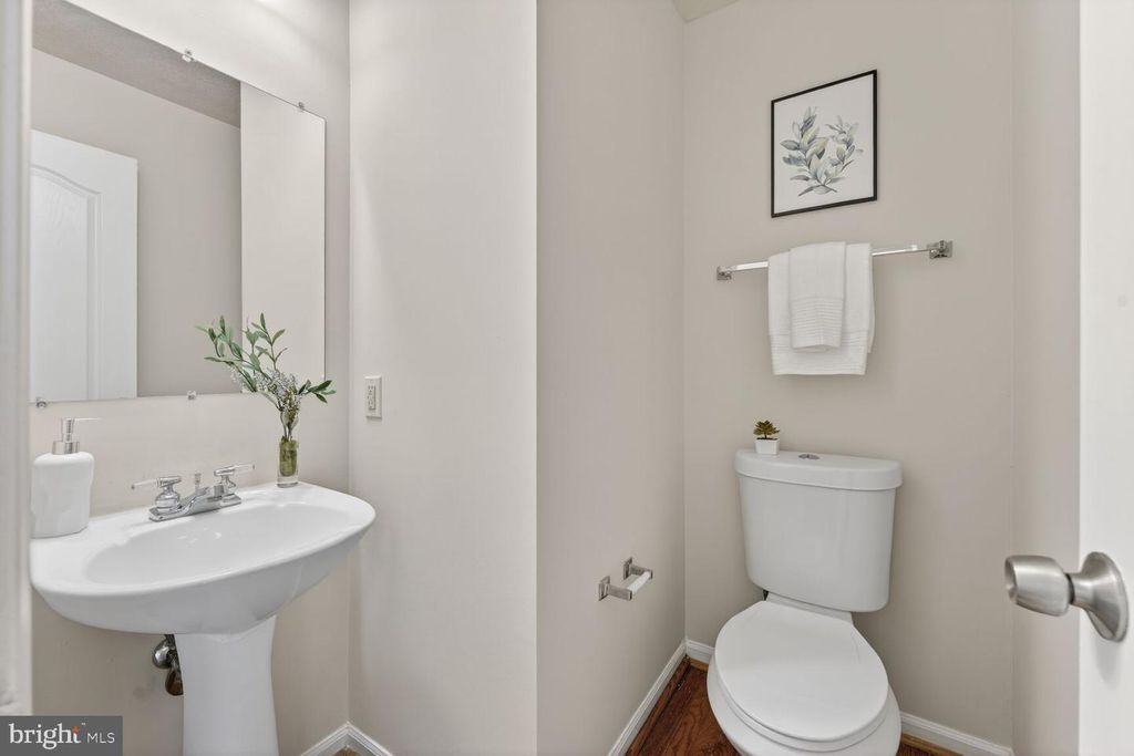 Image 8 of property listing at 1546 DEEP GORGE CT, Oxon Hill, MD 20745