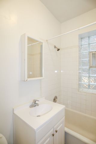 6916 N Lakewood Avenue 409, Chicago, IL 60626