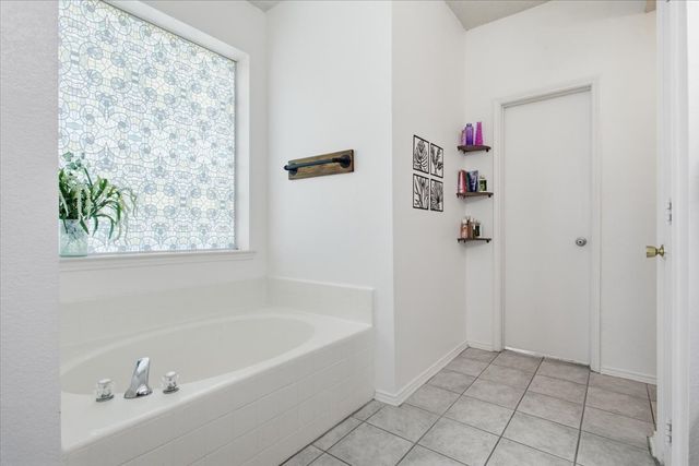 204 Newport Drive, Van Alstyne, TX 75495