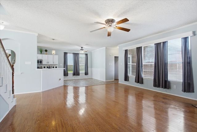 204 Newport Drive, Van Alstyne, TX 75495