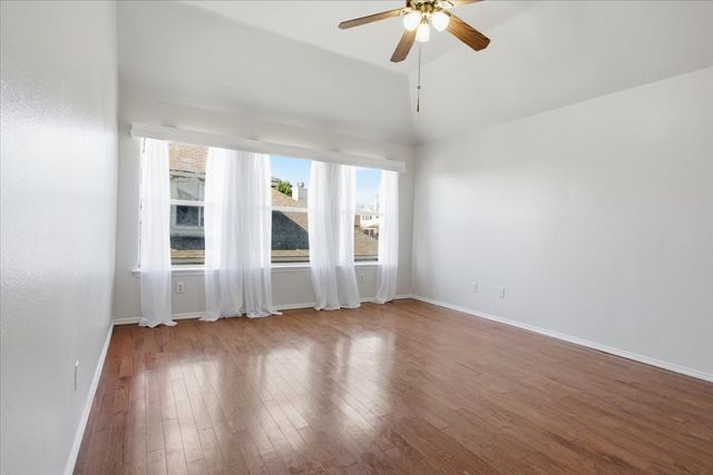 204 Newport Drive, Van Alstyne, TX 75495