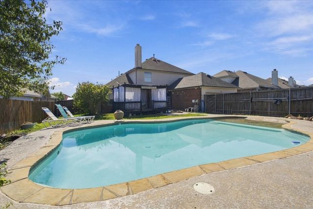 204 Newport Drive, Van Alstyne, TX 75495
