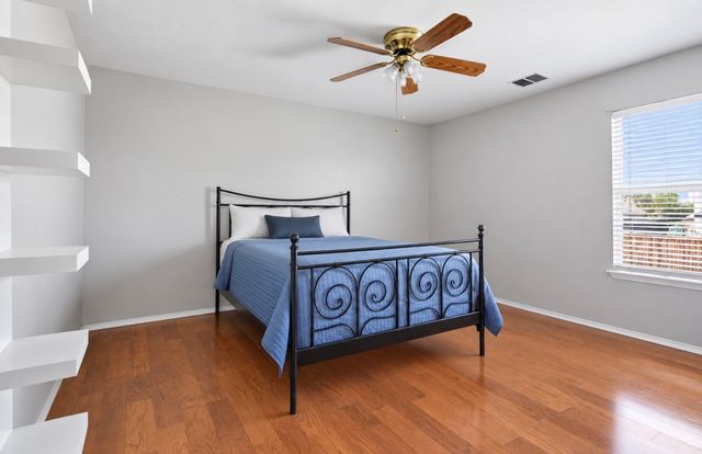 204 Newport Drive, Van Alstyne, TX 75495