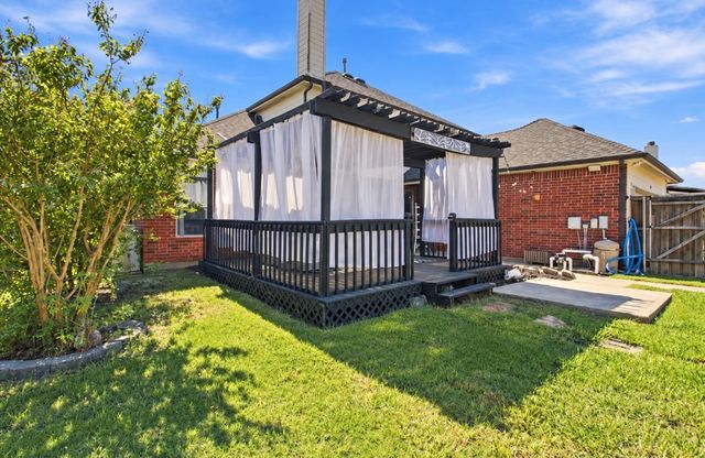 204 Newport Drive, Van Alstyne, TX 75495