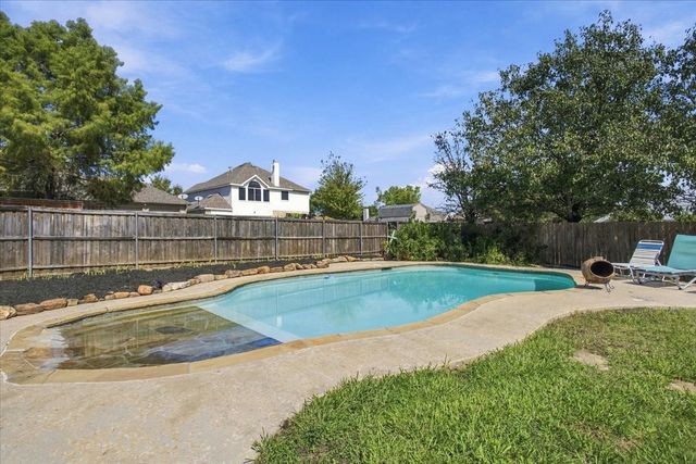 204 Newport Drive, Van Alstyne, TX 75495