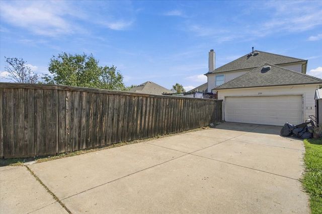 204 Newport Drive, Van Alstyne, TX 75495
