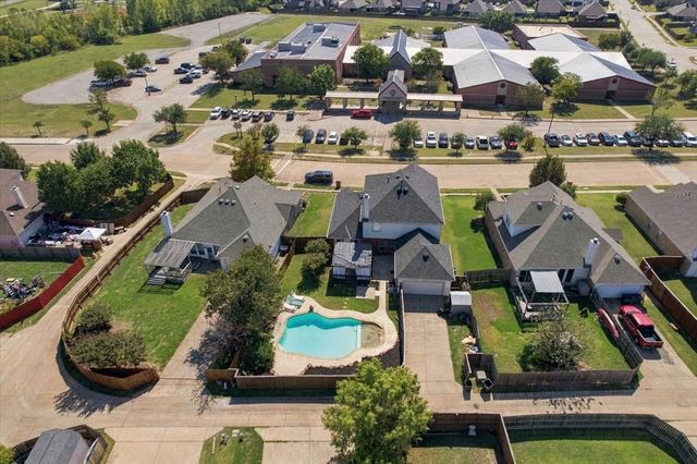 204 Newport Drive, Van Alstyne, TX 75495