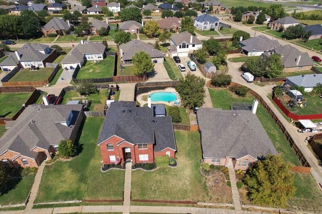 204 Newport Drive, Van Alstyne, TX 75495