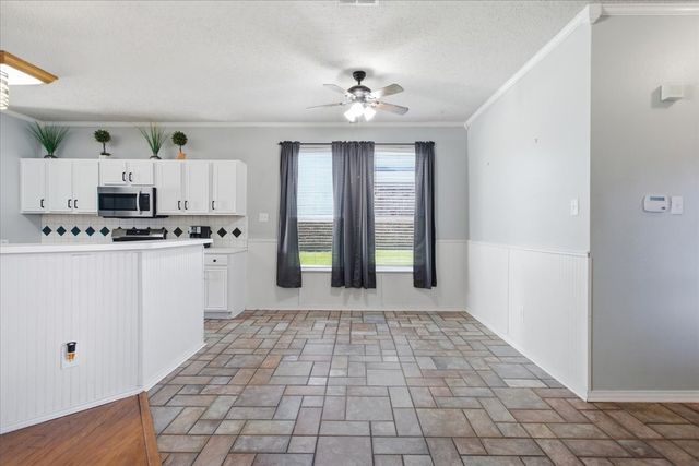 204 Newport Drive, Van Alstyne, TX 75495