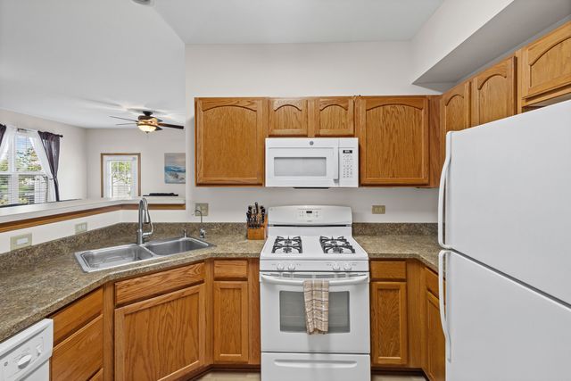 21452 Papoose Lake Drive 21452, Crest Hill, IL 60403
