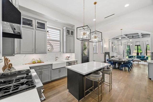 523 W 25th Street, Houston, TX 77008