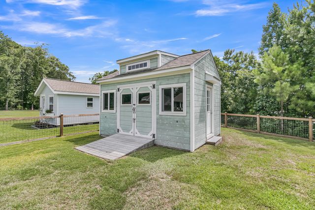 562 Pontoon Road, Huger, SC 29450