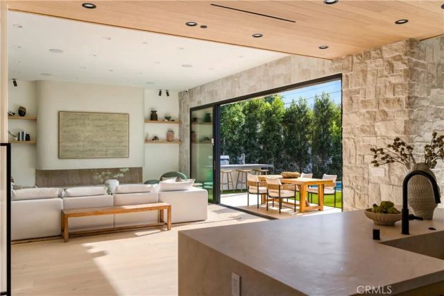 4319 Kraft Avenue, Studio City, CA 91604