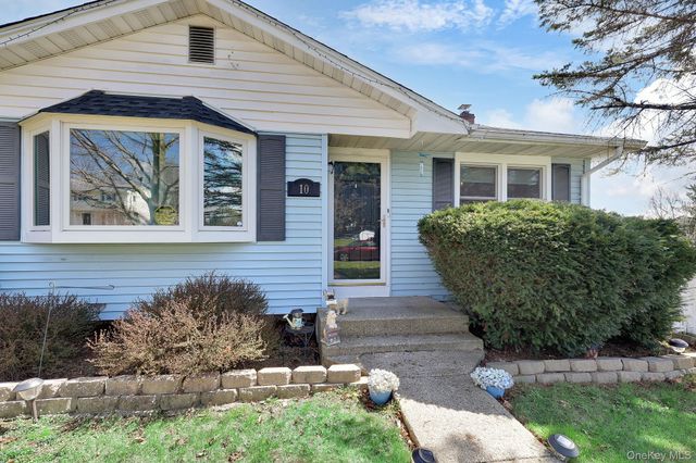10 Renfrewshire Drive, Middletown, NY 10941