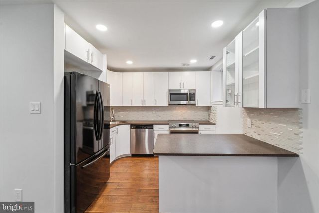 2040 ARCH ST, Philadelphia, PA 19103