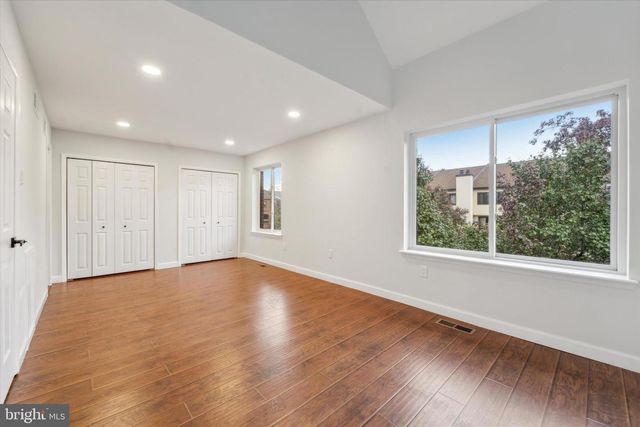 2040 ARCH ST, Philadelphia, PA 19103