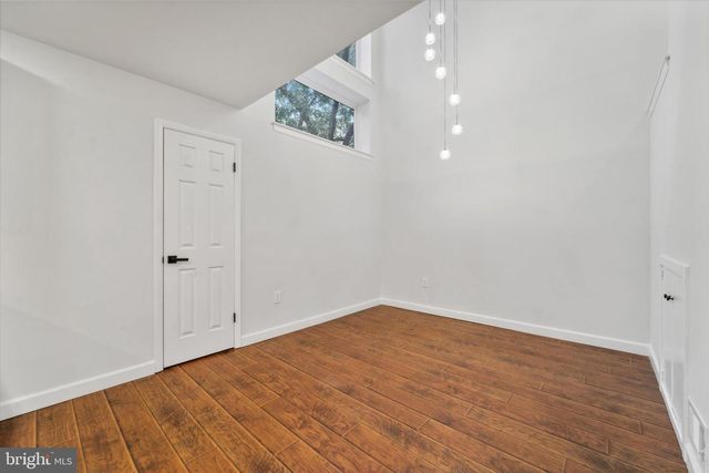 2040 ARCH ST, Philadelphia, PA 19103