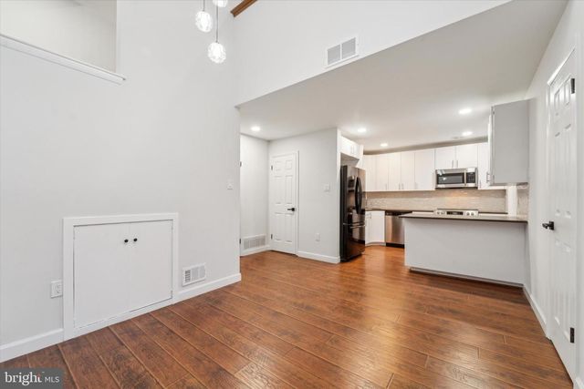 2040 ARCH ST, Philadelphia, PA 19103