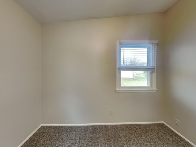 2272 Hazel Street N, Maplewood, MN 55109