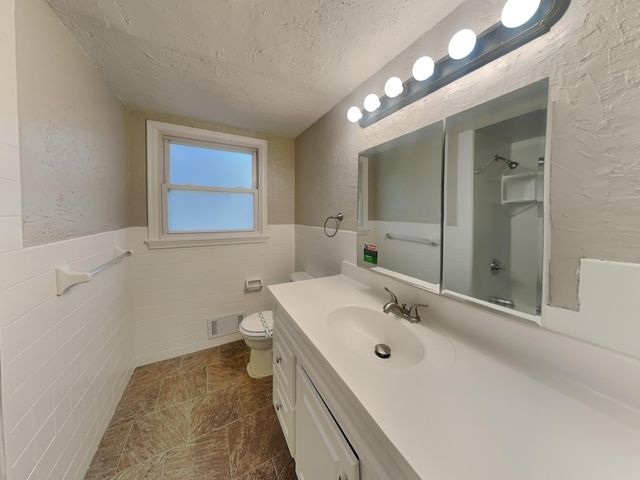 2272 Hazel Street N, Maplewood, MN 55109