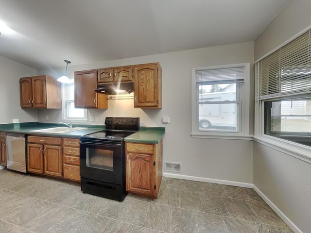 2272 Hazel Street N, Maplewood, MN 55109