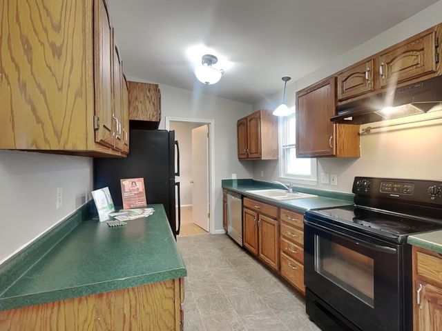 2272 Hazel Street N, Maplewood, MN 55109