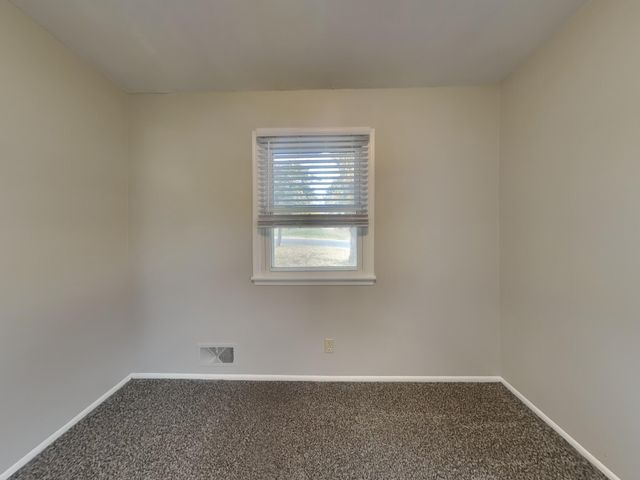 2272 Hazel Street N, Maplewood, MN 55109