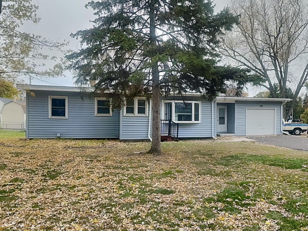 2272 Hazel Street N, Maplewood, MN 55109