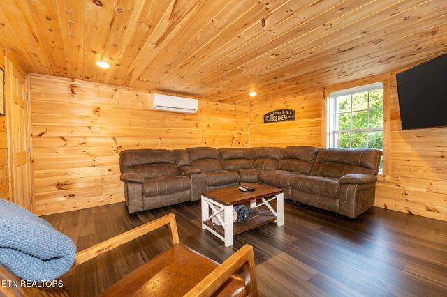 3307 Valley High Rd, Sevierville, TN 37862
