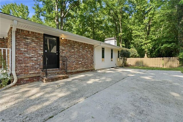 2109 Shady Lane, Tucker, GA 30084