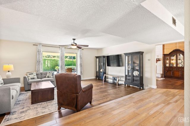 601 Vista Verde Way, Bakersfield, CA 93309