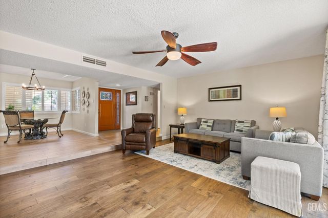 601 Vista Verde Way, Bakersfield, CA 93309