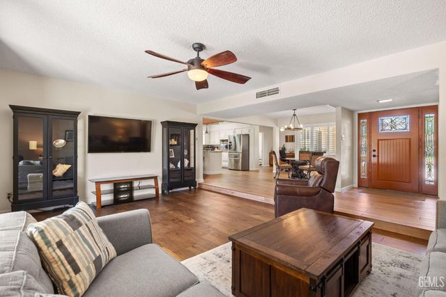 601 Vista Verde Way, Bakersfield, CA 93309