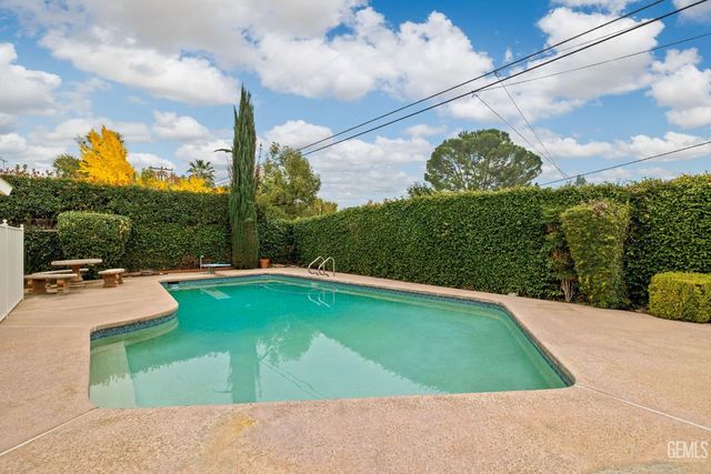 601 Vista Verde Way, Bakersfield, CA 93309