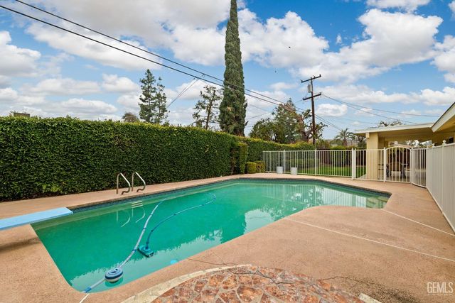 601 Vista Verde Way, Bakersfield, CA 93309