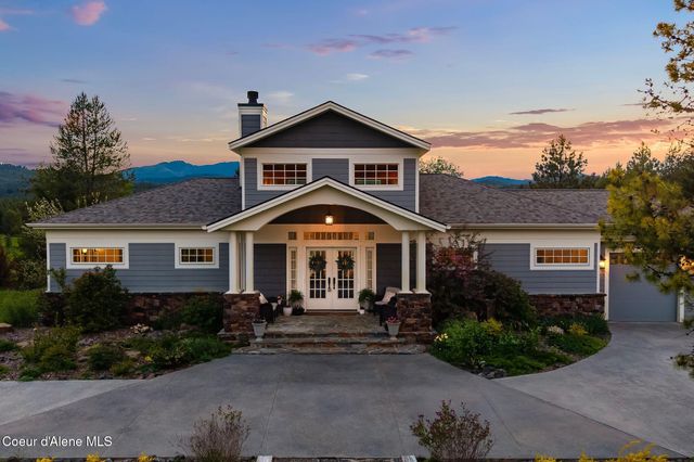 90 Bonnie LN, Sagle, ID 83860