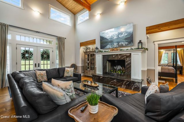 90 Bonnie LN, Sagle, ID 83860